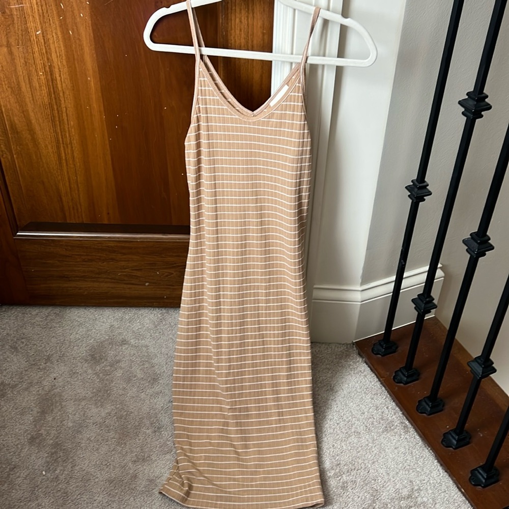 XS Bailey’s Blossoms Strapless Ribbed tan/white Striped MIDI Dress